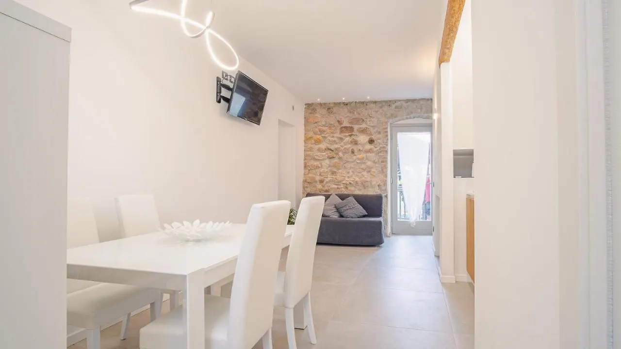 Apartment Elide Home Sweet Home - Italian Homing Padenghe sul Garda Italy